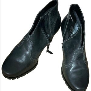 SoftWalk Black Leather Booties Size 8W